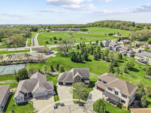 245 Stone Bridge Circle, Deerfield, WI 53531