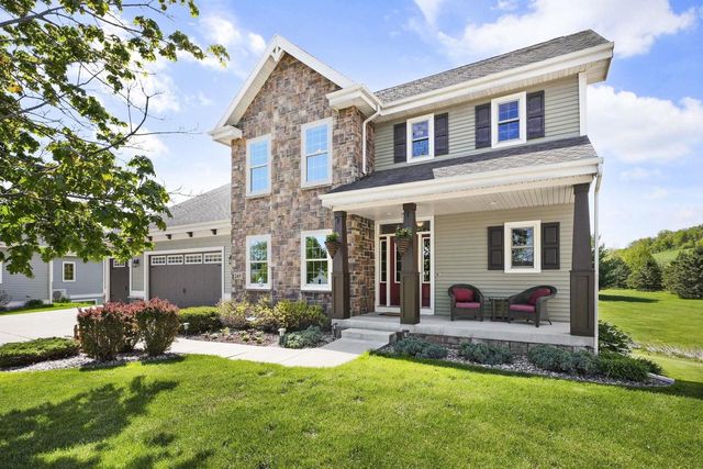 245 Stone Bridge Circle, Deerfield, WI 53531