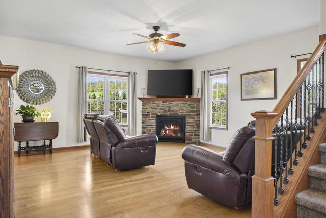 245 Stone Bridge Circle, Deerfield, WI 53531
