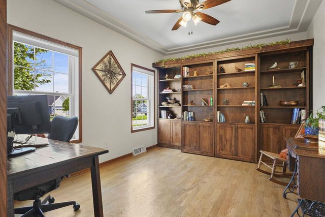 245 Stone Bridge Circle, Deerfield, WI 53531