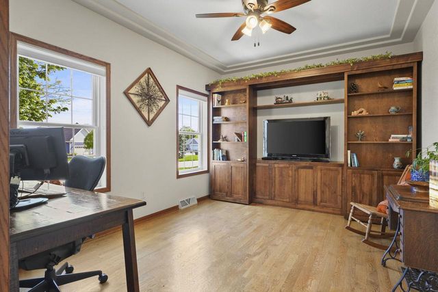 245 Stone Bridge Circle, Deerfield, WI 53531