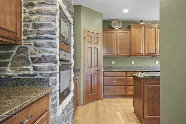 245 Stone Bridge Circle, Deerfield, WI 53531