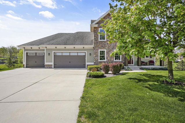245 Stone Bridge Circle, Deerfield, WI 53531