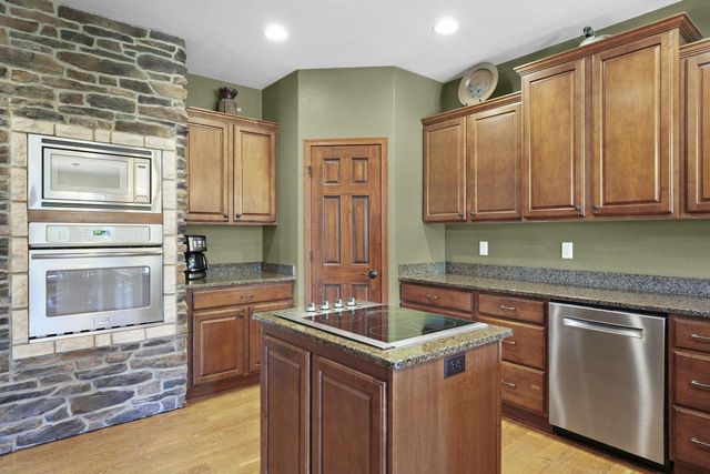 245 Stone Bridge Circle, Deerfield, WI 53531