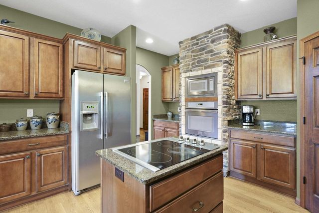 245 Stone Bridge Circle, Deerfield, WI 53531