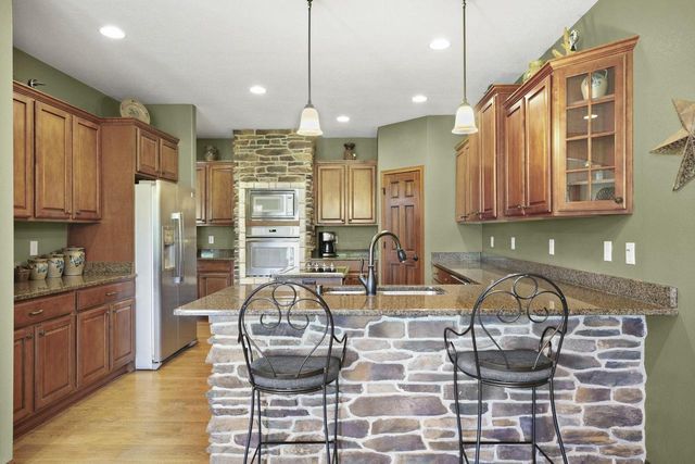 245 Stone Bridge Circle, Deerfield, WI 53531