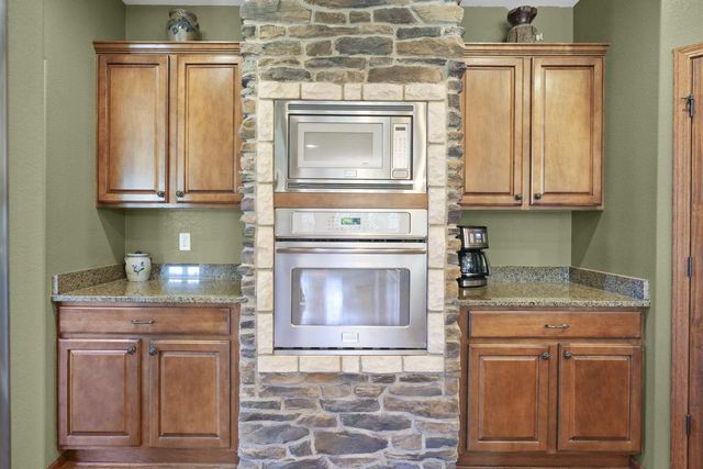 245 Stone Bridge Circle, Deerfield, WI 53531