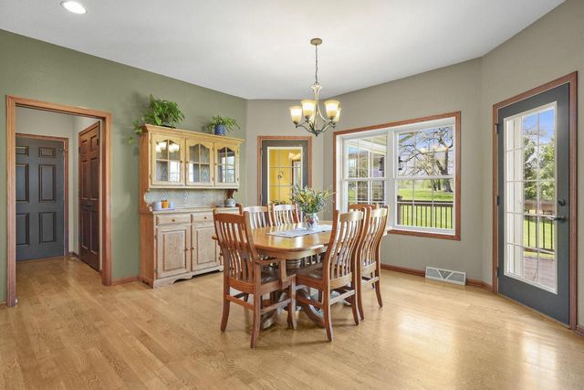245 Stone Bridge Circle, Deerfield, WI 53531
