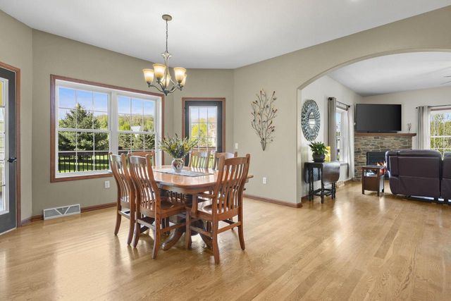 245 Stone Bridge Circle, Deerfield, WI 53531