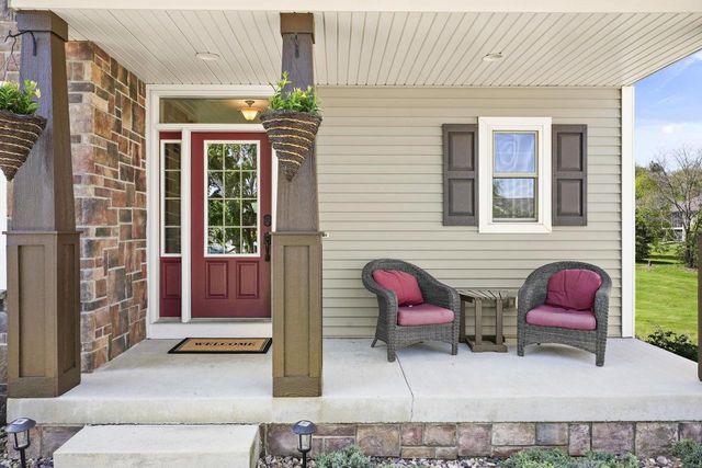 245 Stone Bridge Circle, Deerfield, WI 53531