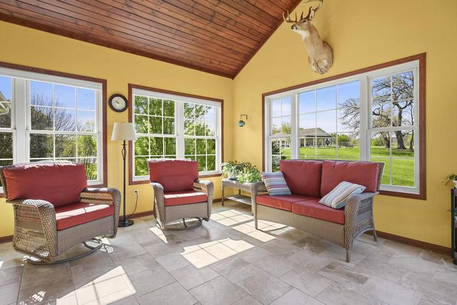 245 Stone Bridge Circle, Deerfield, WI 53531