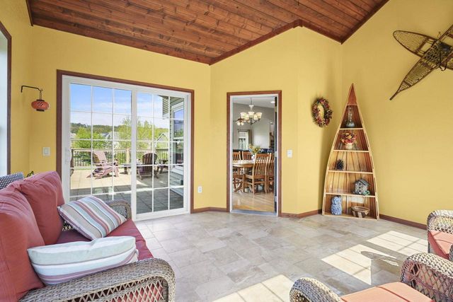 245 Stone Bridge Circle, Deerfield, WI 53531