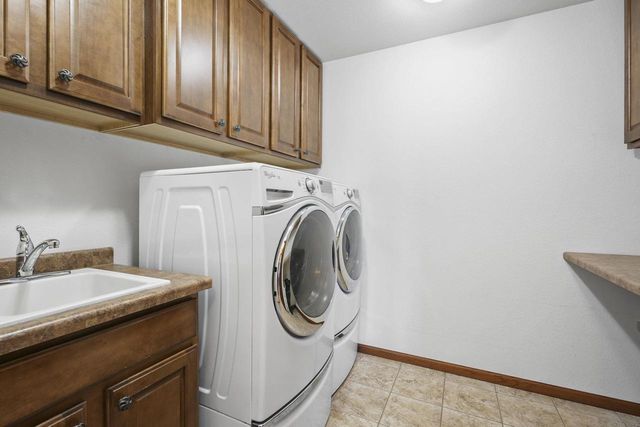245 Stone Bridge Circle, Deerfield, WI 53531