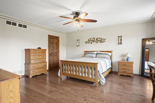 245 Stone Bridge Circle, Deerfield, WI 53531