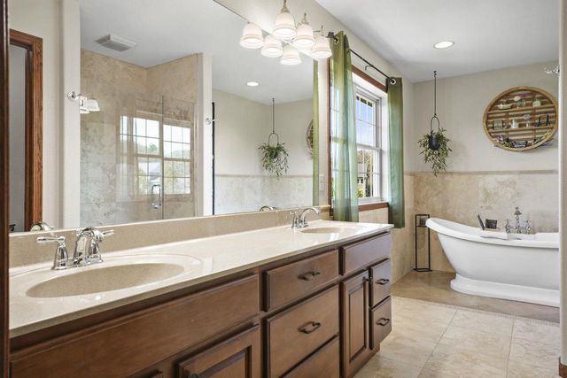 245 Stone Bridge Circle, Deerfield, WI 53531