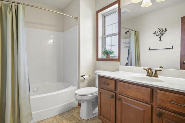 245 Stone Bridge Circle, Deerfield, WI 53531