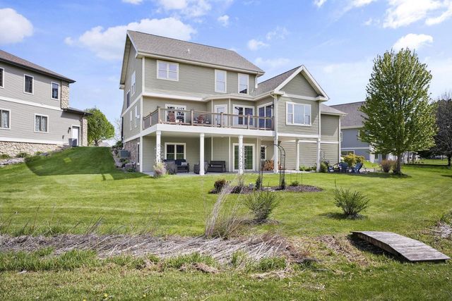 245 Stone Bridge Circle, Deerfield, WI 53531