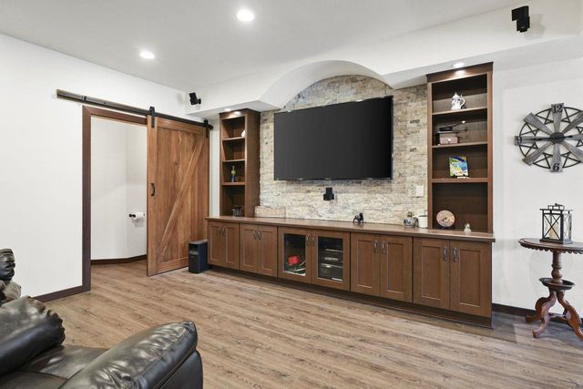 245 Stone Bridge Circle, Deerfield, WI 53531