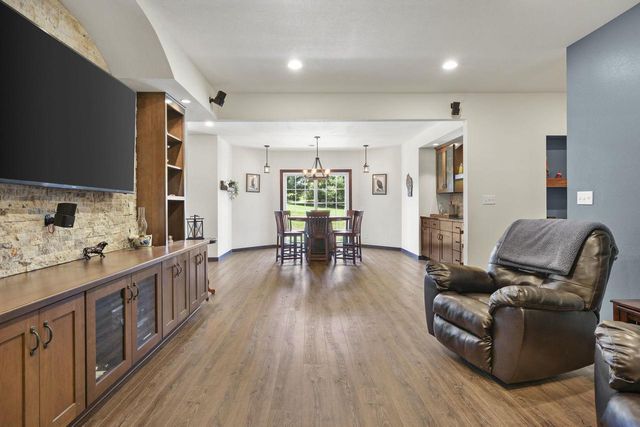 245 Stone Bridge Circle, Deerfield, WI 53531