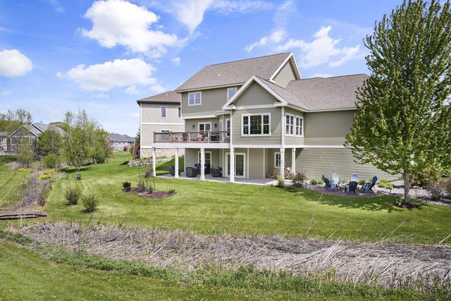 245 Stone Bridge Circle, Deerfield, WI 53531