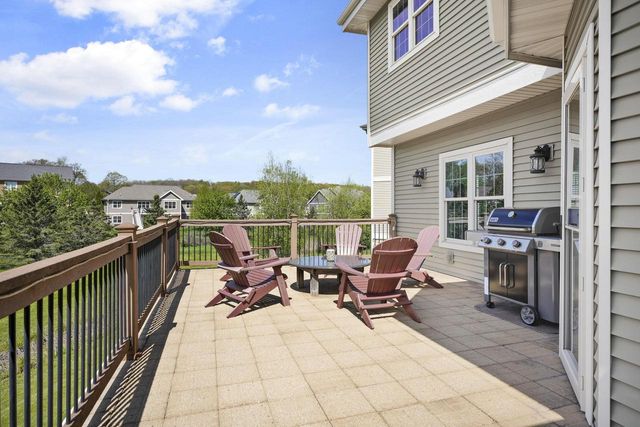245 Stone Bridge Circle, Deerfield, WI 53531