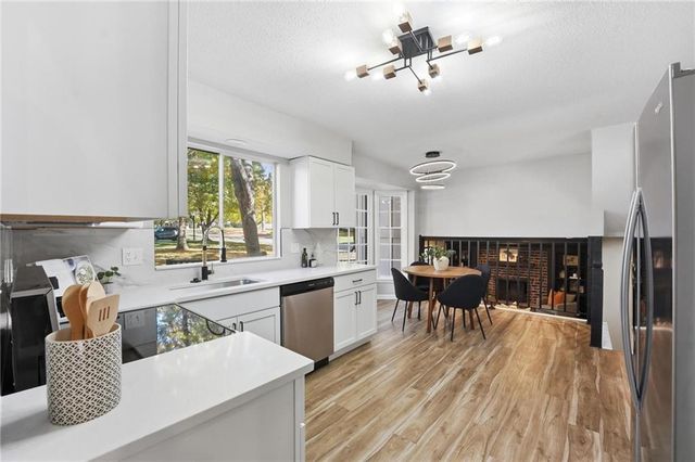 7904 Rosehill Road, Lenexa, KS 66215