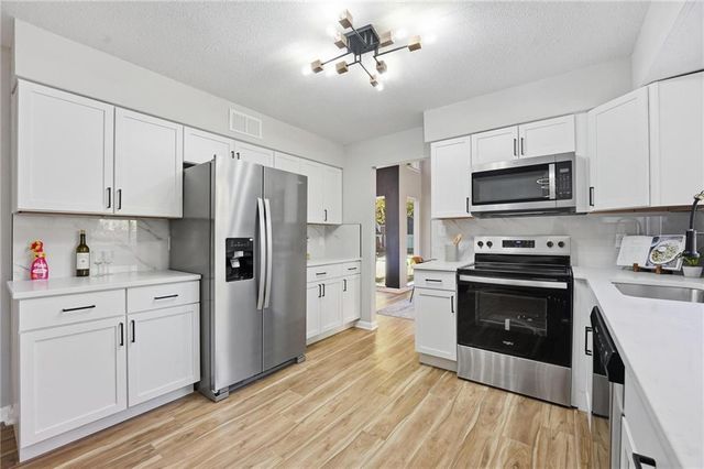 7904 Rosehill Road, Lenexa, KS 66215