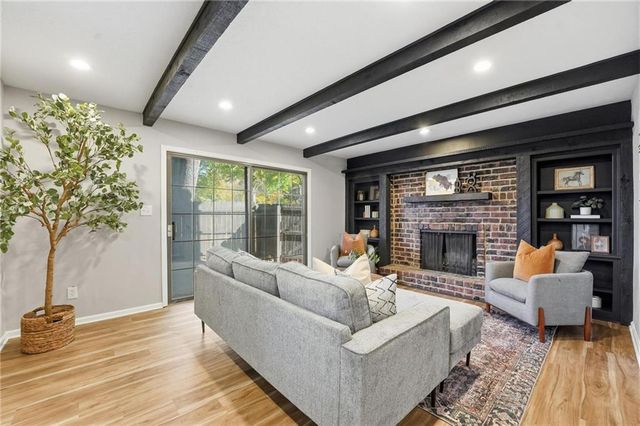 7904 Rosehill Road, Lenexa, KS 66215