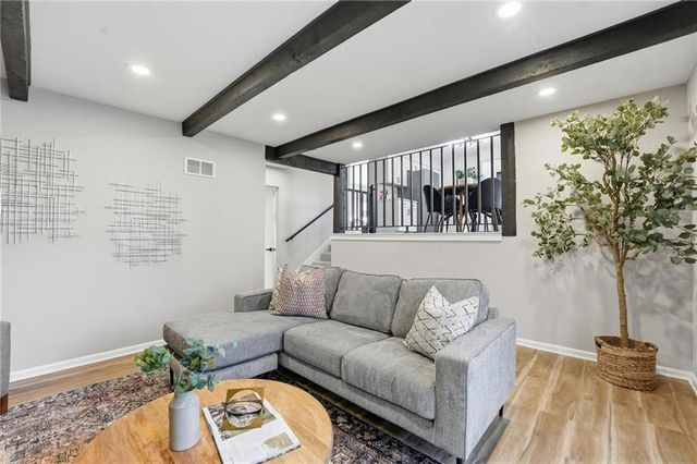 7904 Rosehill Road, Lenexa, KS 66215