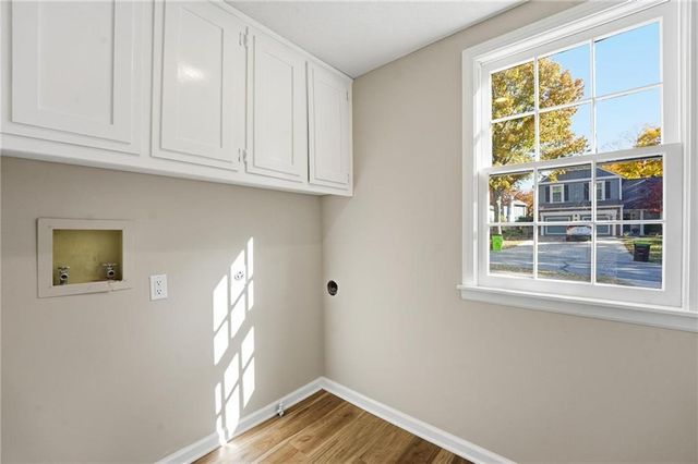 7904 Rosehill Road, Lenexa, KS 66215