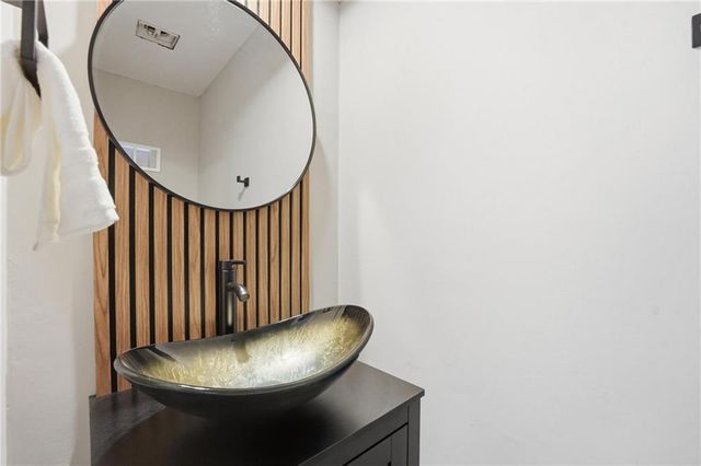 7904 Rosehill Road, Lenexa, KS 66215