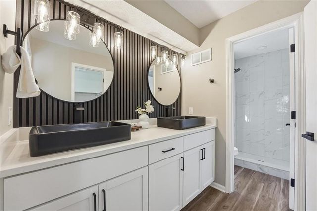 7904 Rosehill Road, Lenexa, KS 66215