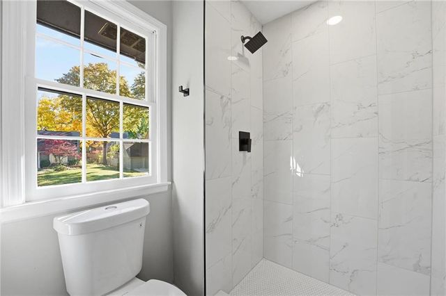 7904 Rosehill Road, Lenexa, KS 66215