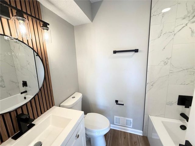 7904 Rosehill Road, Lenexa, KS 66215