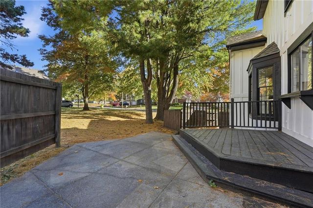 7904 Rosehill Road, Lenexa, KS 66215