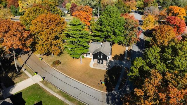 7904 Rosehill Road, Lenexa, KS 66215