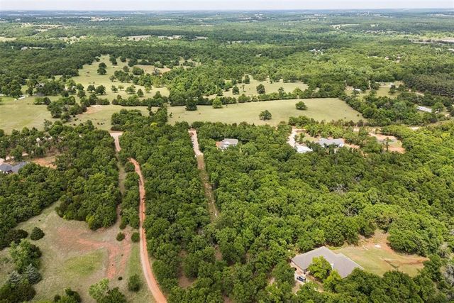 9025 E Charter Oak Road, Guthrie, OK 73044