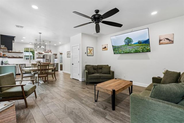 9025 E Charter Oak Road, Guthrie, OK 73044