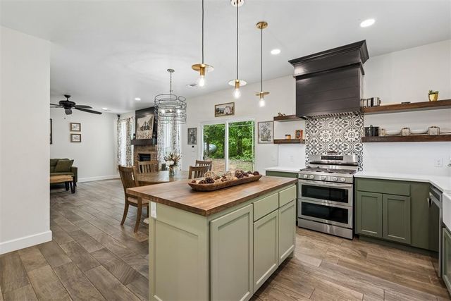 9025 E Charter Oak Road, Guthrie, OK 73044