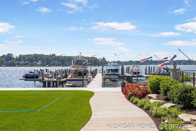 229 Norwood Avenue, Holland, MI 49424