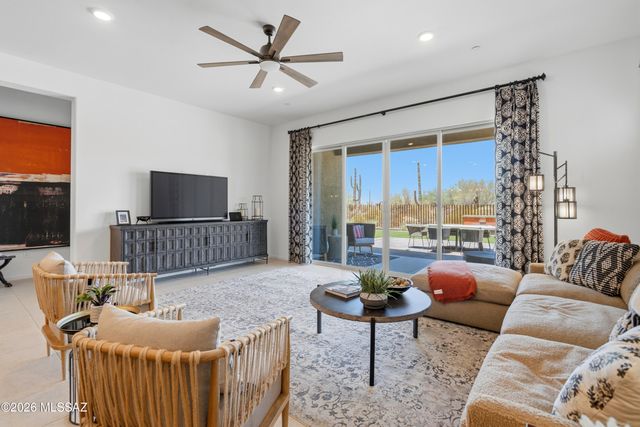 6570 W Winding Knoll Place, Marana, AZ 85658