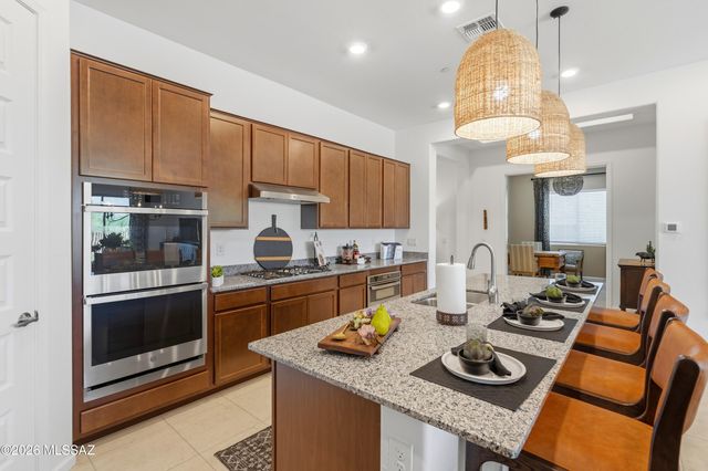 6570 W Winding Knoll Place, Marana, AZ 85658