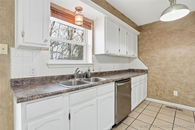 3009 S Ash Avenue, Broken Arrow, OK 74012