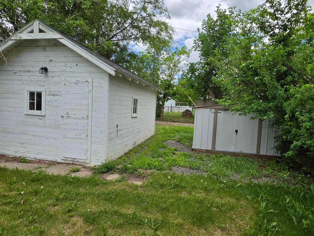 445 10th AVE, Havre, MT 59501 photo 21