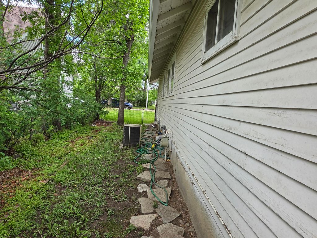 445 10th AVE, Havre, MT 59501 photo 23