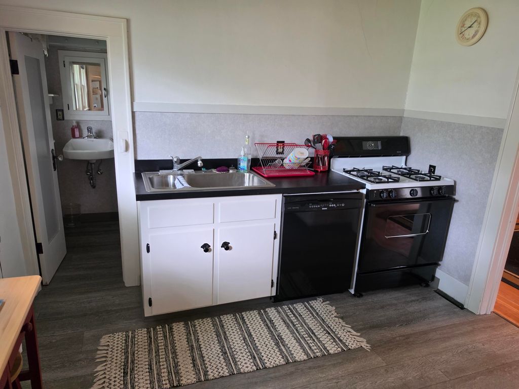 445 10th AVE, Havre, MT 59501 photo 9