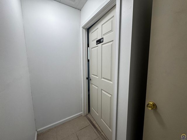 420 SW 33rd ST, Topeka, KS 66611