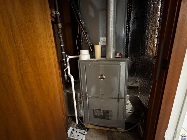 420 SW 33rd ST, Topeka, KS 66611