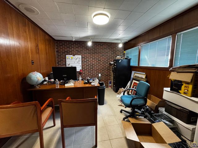 420 SW 33rd ST, Topeka, KS 66611