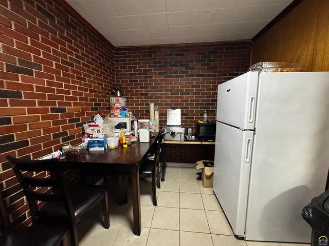 420 SW 33rd ST, Topeka, KS 66611